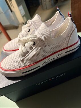 Tommy Hilfiger White Knit Low-Top Sneakers with Red & Navy Trim
